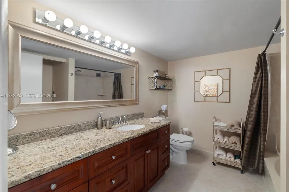 800 Parkview Dr #909 Hallandale Beach, FL 33009