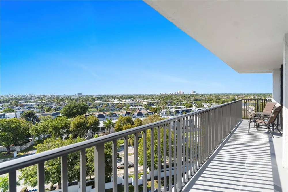800 Parkview Dr #909 Hallandale Beach, FL 33009