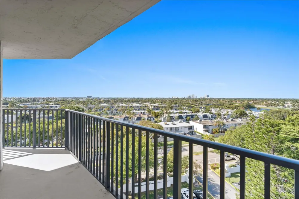 800 Parkview Dr #909 Hallandale Beach, FL 33009