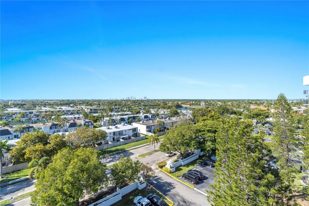 800 Parkview Dr #909 Hallandale Beach, FL 33009