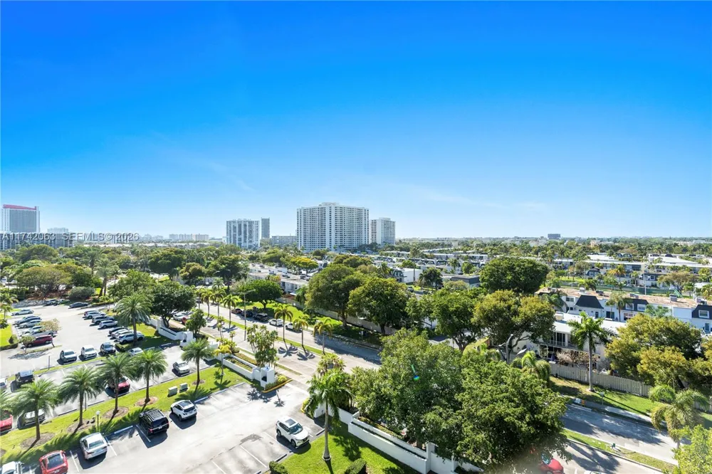 800 Parkview Dr #909 Hallandale Beach, FL 33009