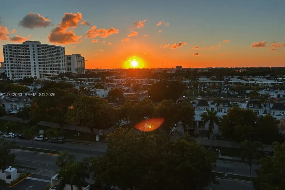 800 Parkview Dr #909 Hallandale Beach, FL 33009