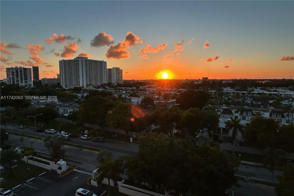 800 Parkview Dr #909 Hallandale Beach, FL 33009