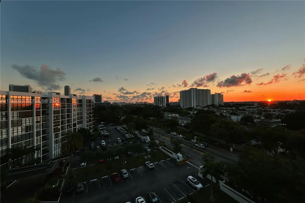 800 Parkview Dr #909 Hallandale Beach, FL 33009