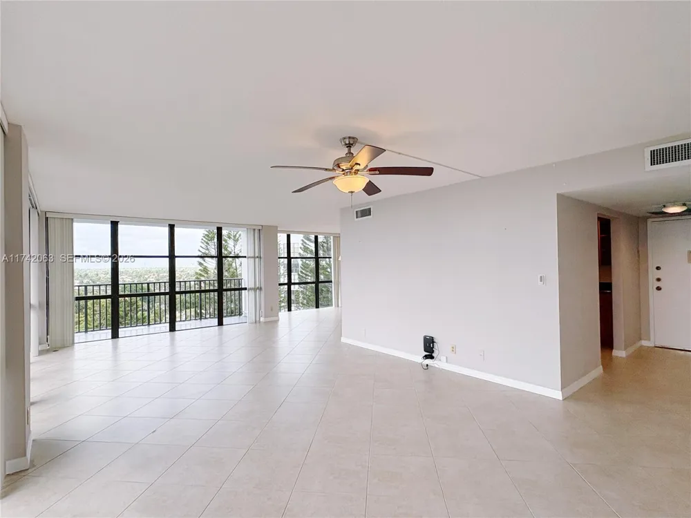 800 Parkview Dr #909 Hallandale Beach, FL 33009
