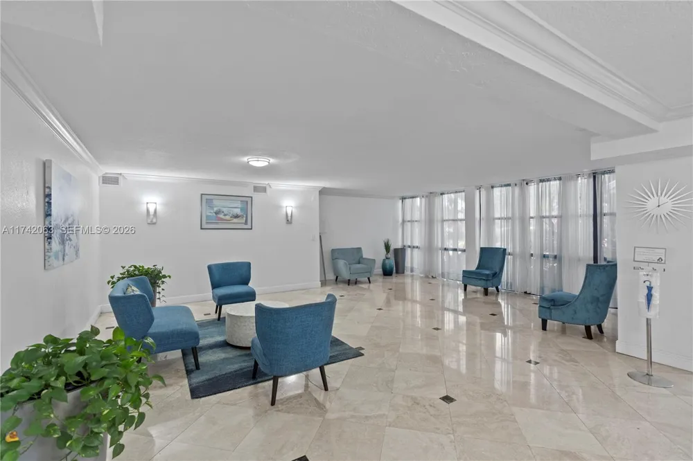 800 Parkview Dr #909 Hallandale Beach, FL 33009