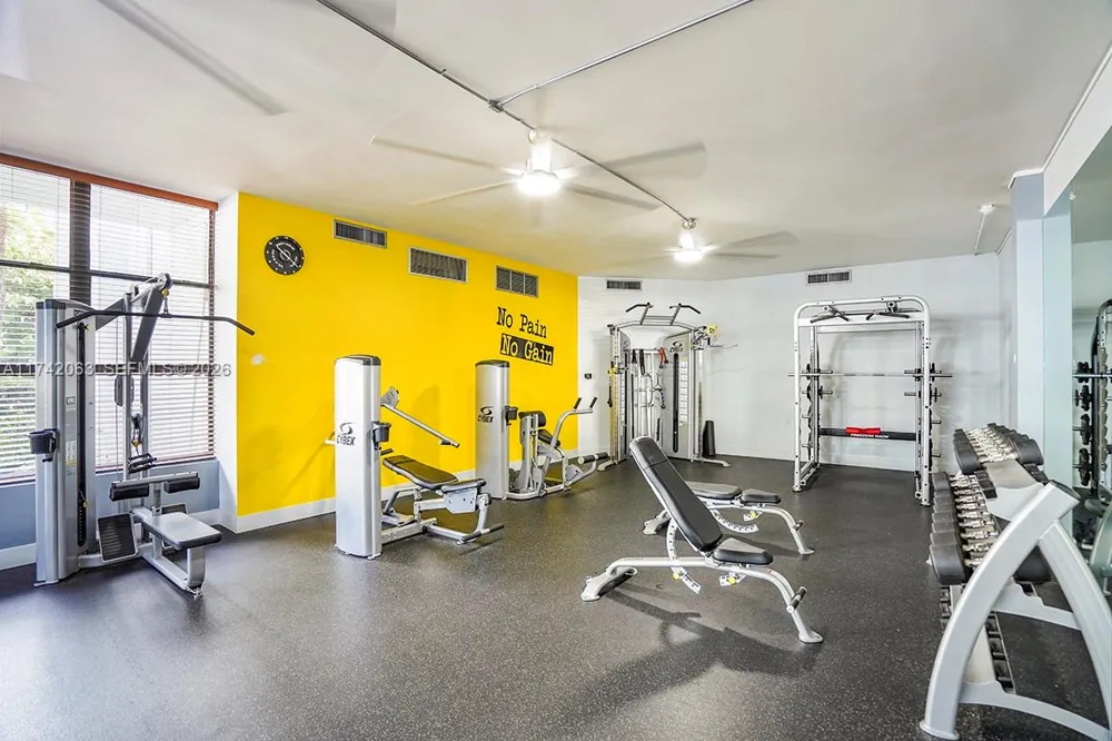 800 Parkview Dr #909 Hallandale Beach, FL 33009