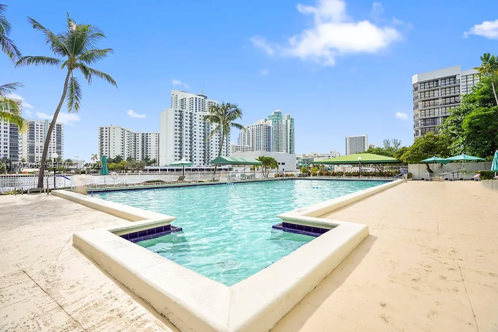 800 Parkview Dr #909 Hallandale Beach, FL 33009