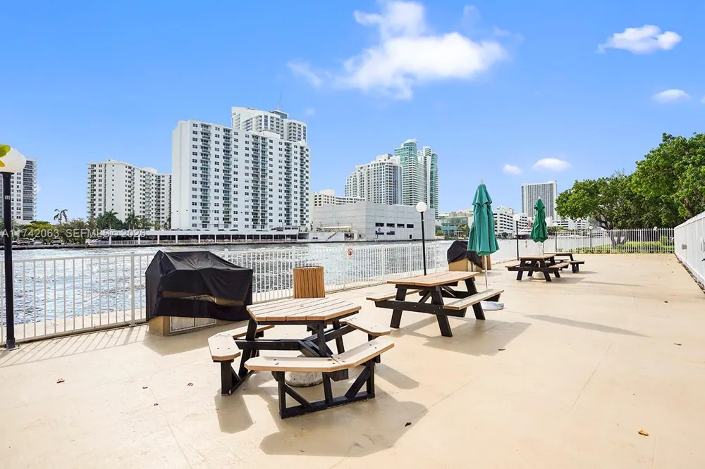 800 Parkview Dr #909 Hallandale Beach, FL 33009