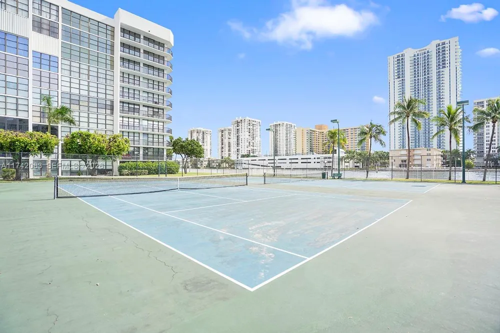 800 Parkview Dr #909 Hallandale Beach, FL 33009