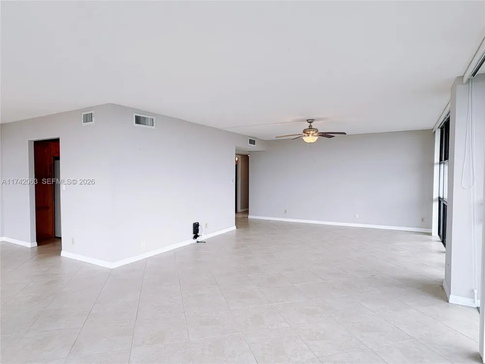 800 Parkview Dr #909 Hallandale Beach, FL 33009