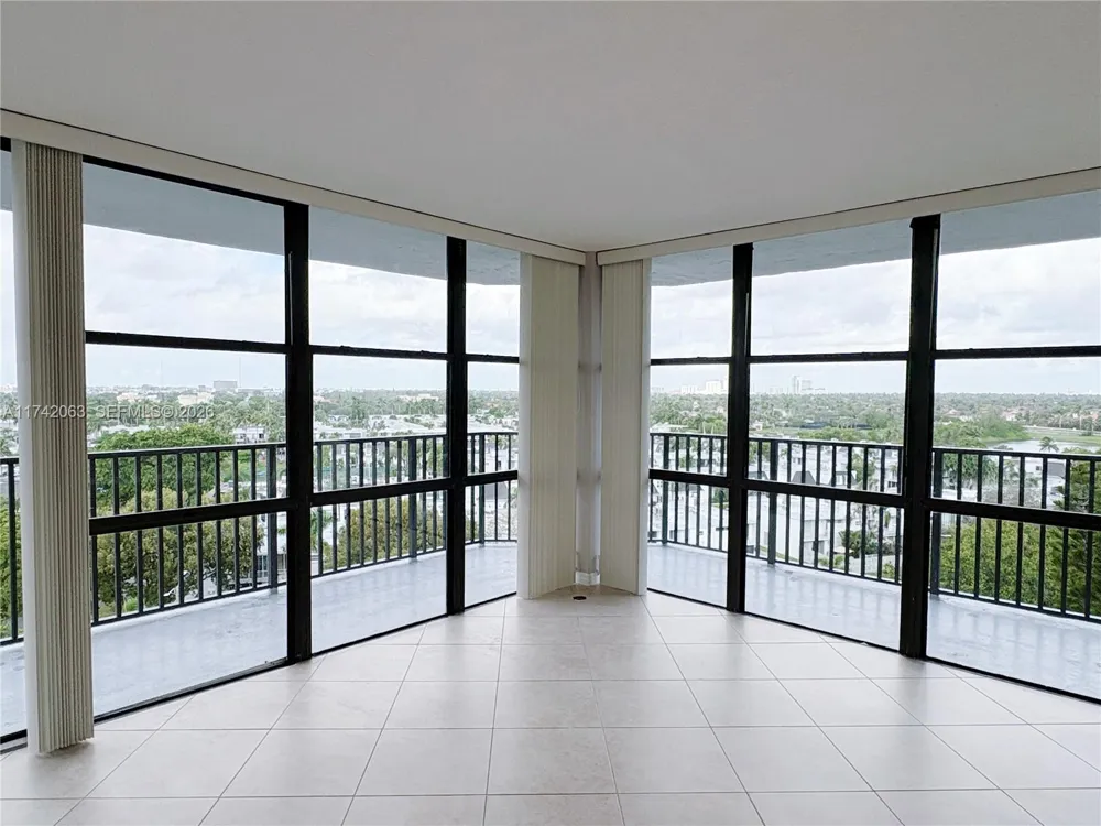 800 Parkview Dr #909 Hallandale Beach, FL 33009