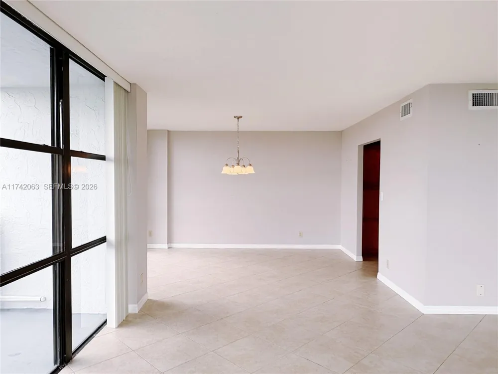 800 Parkview Dr #909 Hallandale Beach, FL 33009