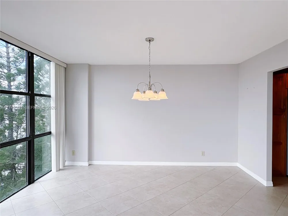 800 Parkview Dr #909 Hallandale Beach, FL 33009
