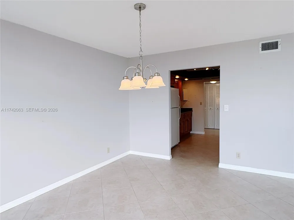 800 Parkview Dr #909 Hallandale Beach, FL 33009