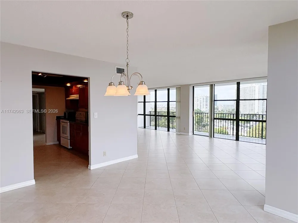 800 Parkview Dr #909 Hallandale Beach, FL 33009