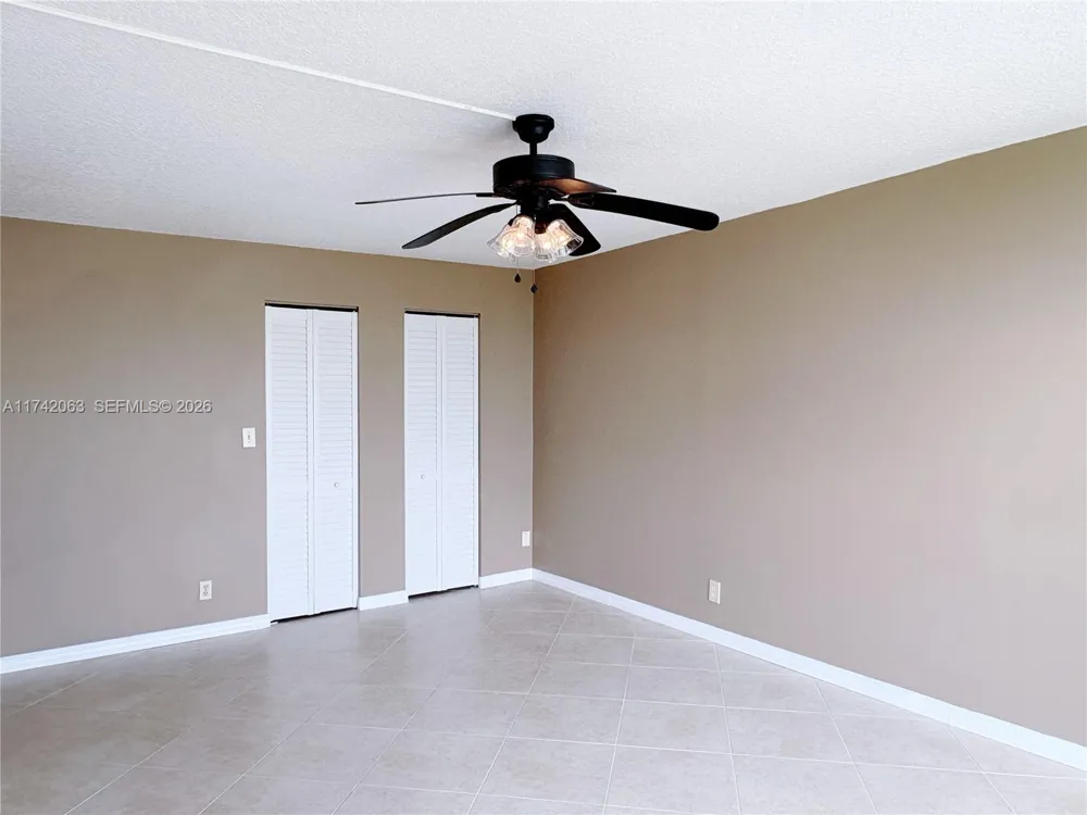 800 Parkview Dr #909 Hallandale Beach, FL 33009