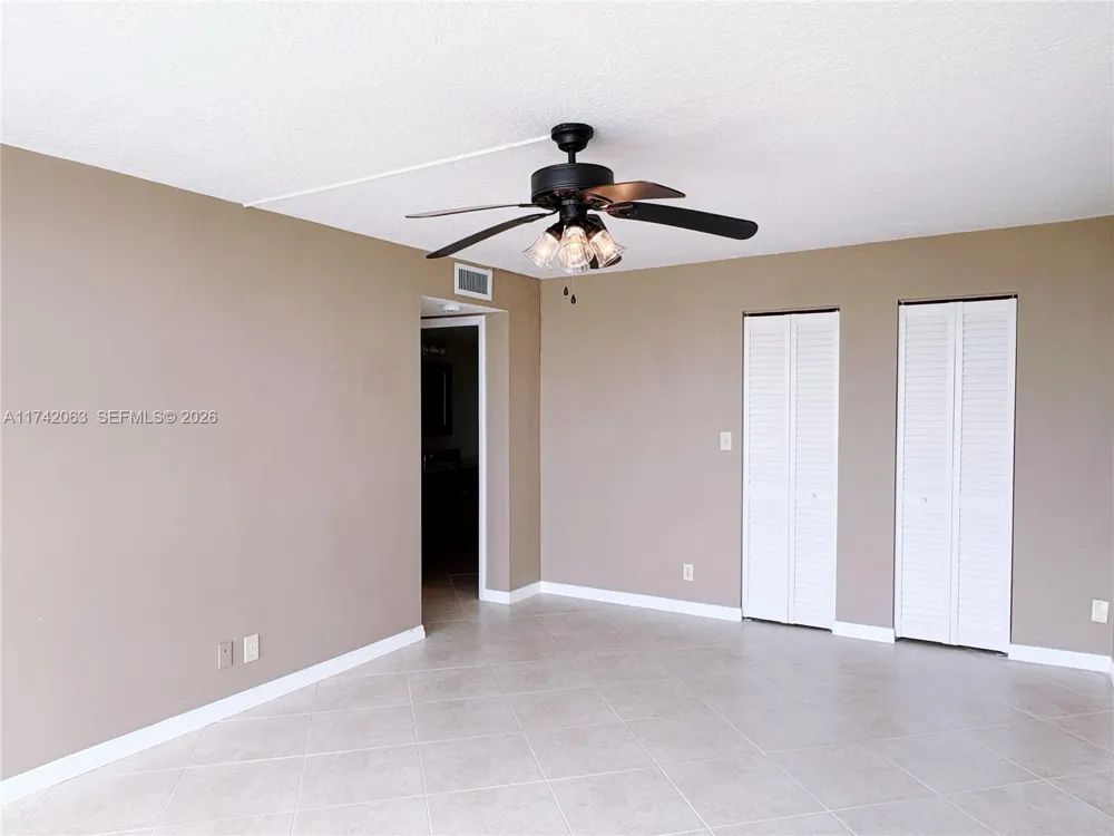 800 Parkview Dr #909 Hallandale Beach, FL 33009
