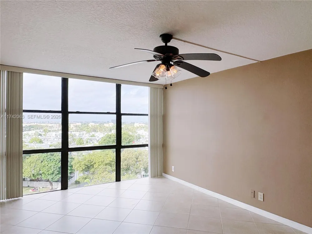 800 Parkview Dr #909 Hallandale Beach, FL 33009