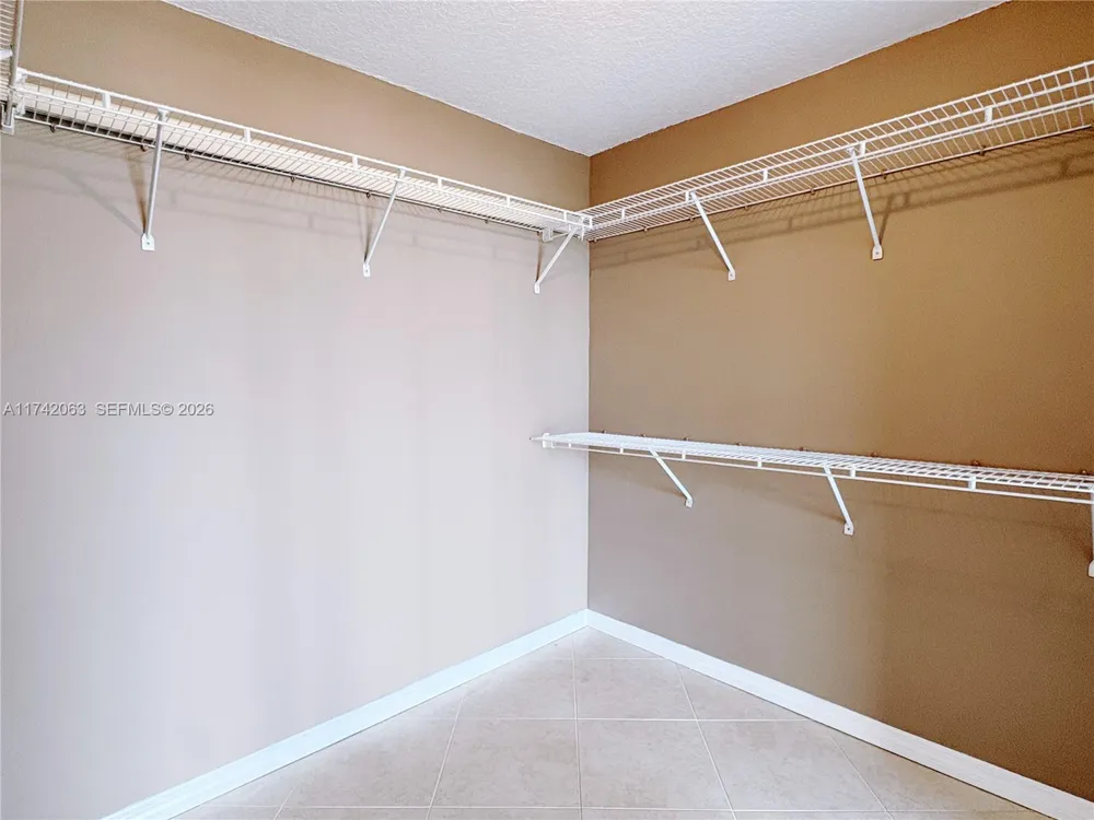 800 Parkview Dr #909 Hallandale Beach, FL 33009