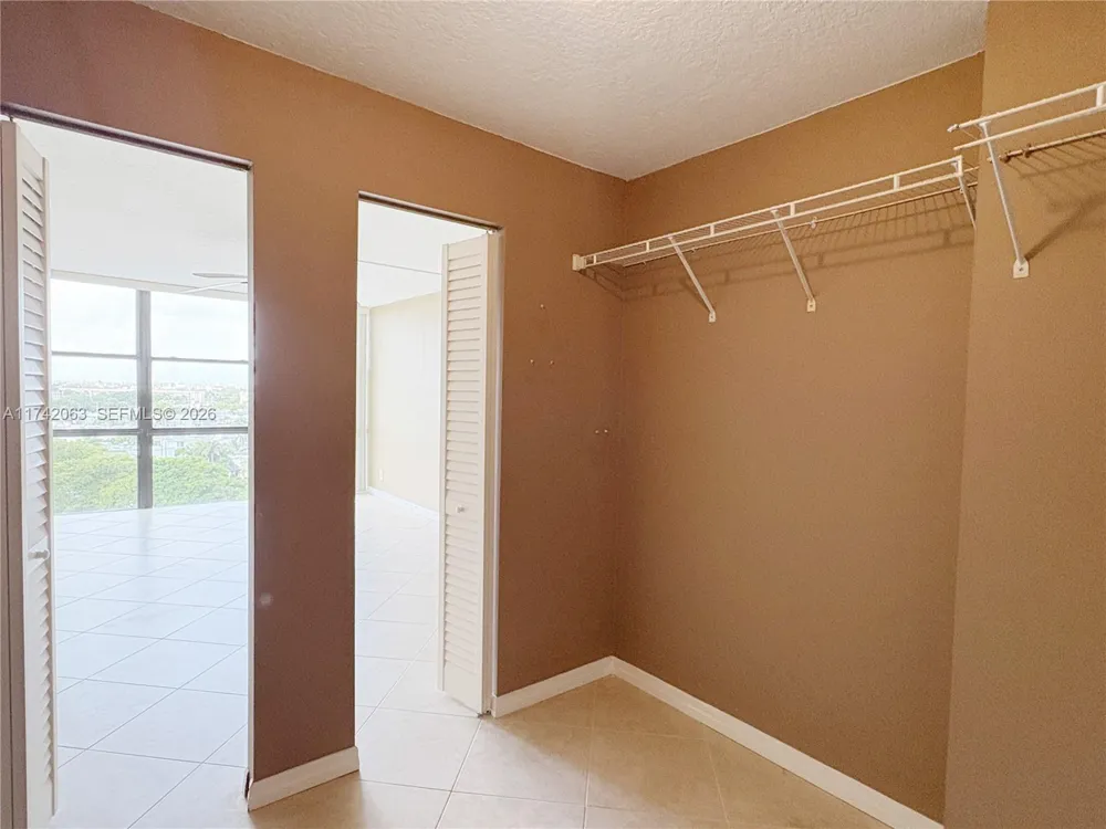 800 Parkview Dr #909 Hallandale Beach, FL 33009