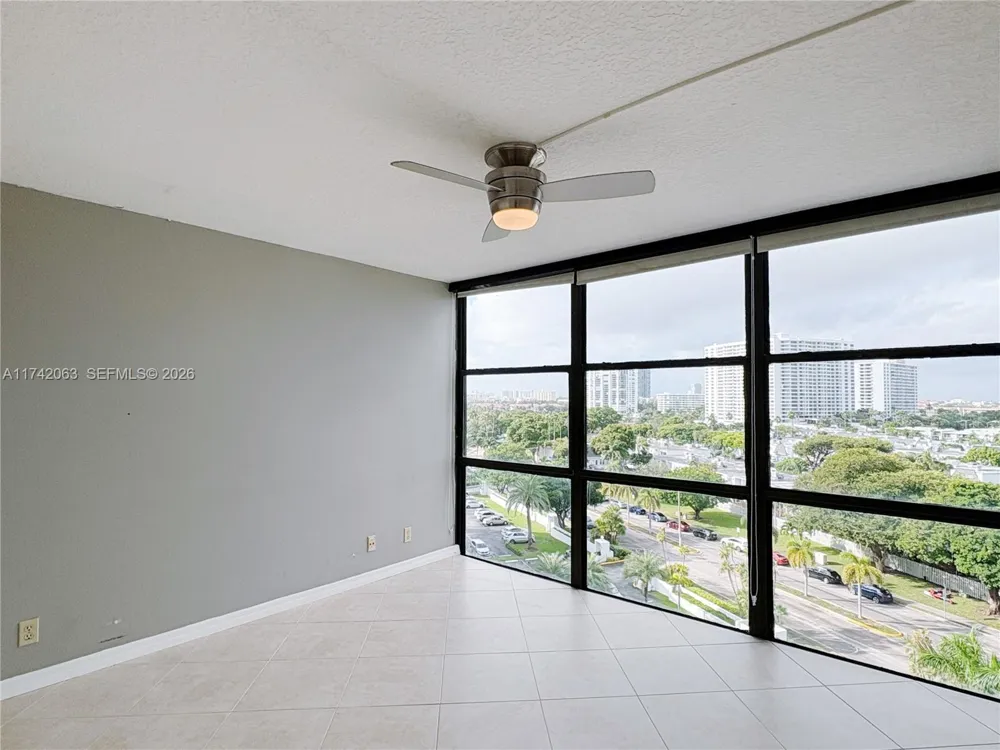 800 Parkview Dr #909 Hallandale Beach, FL 33009