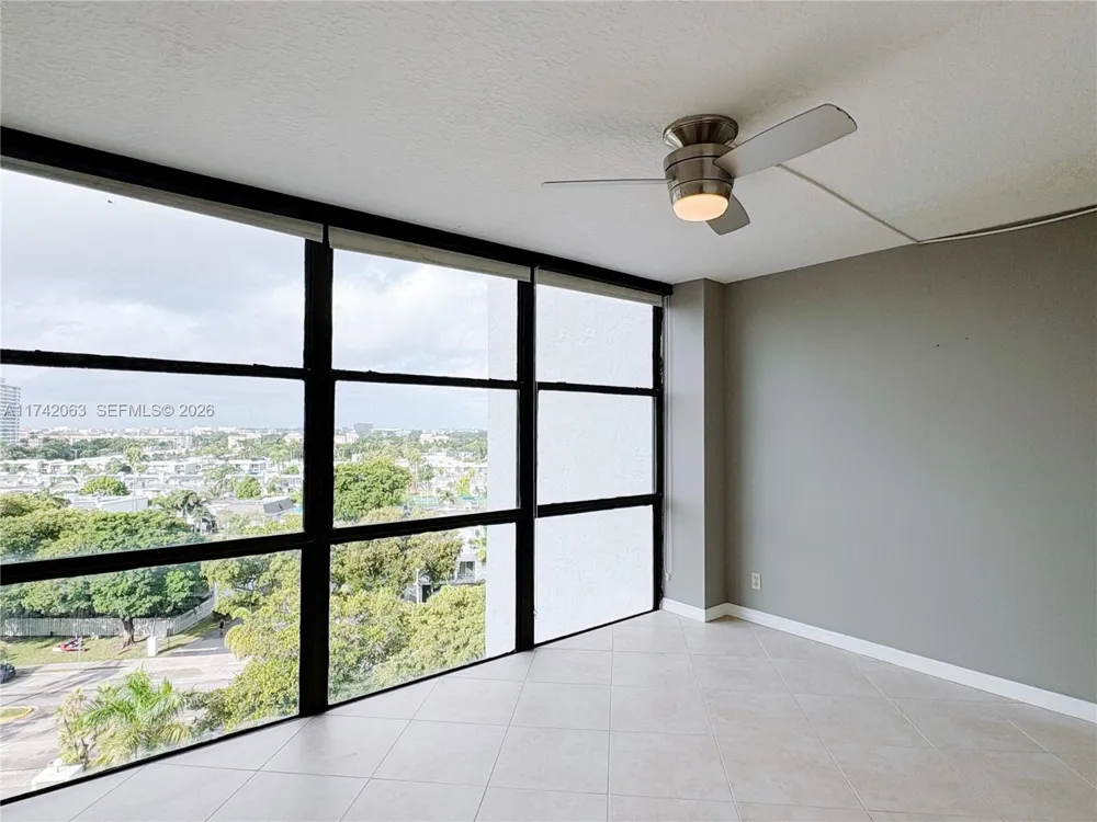 800 Parkview Dr #909 Hallandale Beach, FL 33009