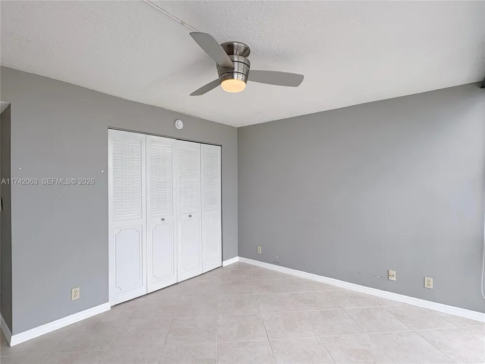 800 Parkview Dr #909 Hallandale Beach, FL 33009