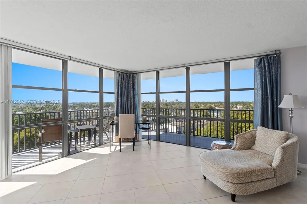 800 Parkview Dr #909 Hallandale Beach, FL 33009