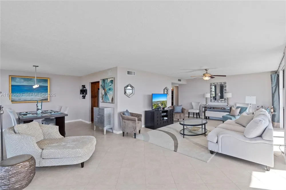 800 Parkview Dr #909 Hallandale Beach, FL 33009