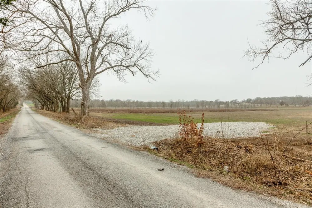 2023 Joe Davis Road Whitewright, TX 75491