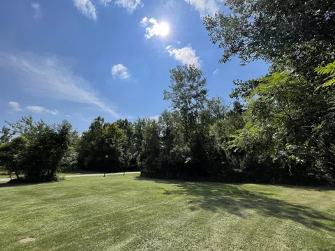 704712 Courtyard Place