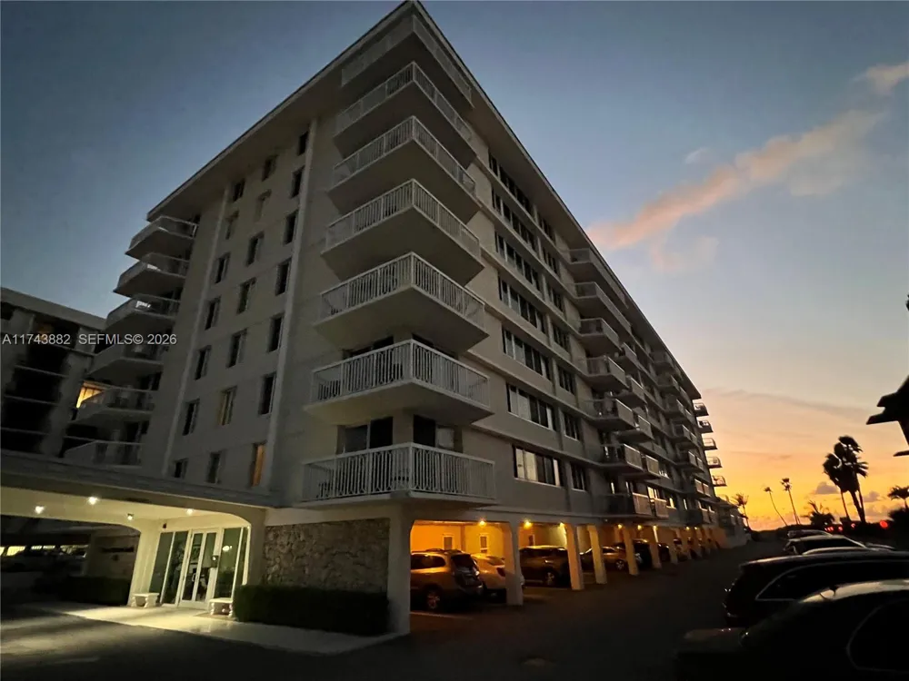 125 Ocean Ave #402 Palm Beach Shores, FL 33404