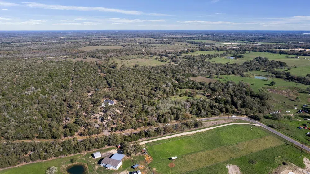 221 Old Waelder Road Flatonia, TX 78941