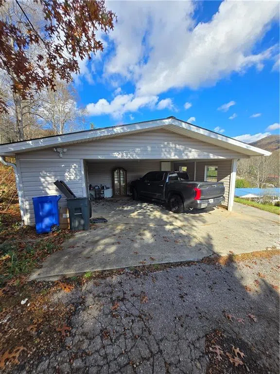325 Scataway Road Hiawassee, GA 30546