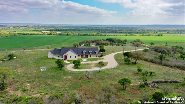 208 Private Road 378 Rio Medina, TX 78066