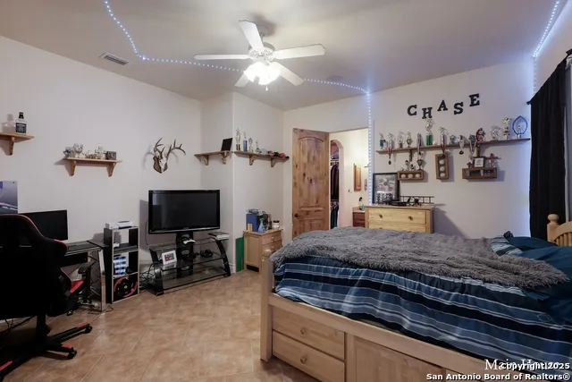 208 Private Road 378 Rio Medina, TX 78066