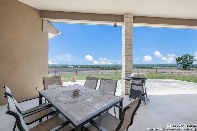 208 Private Road 378 Rio Medina, TX 78066