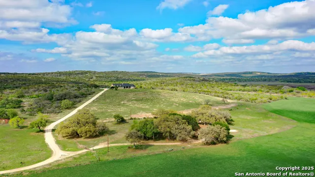 208 Private Road 378 Rio Medina, TX 78066