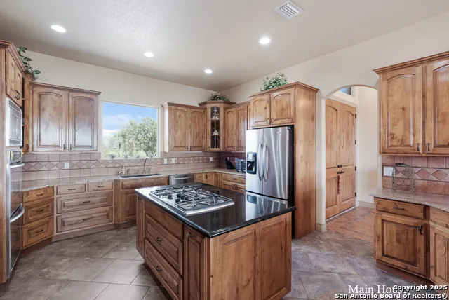 208 Private Road 378 Rio Medina, TX 78066