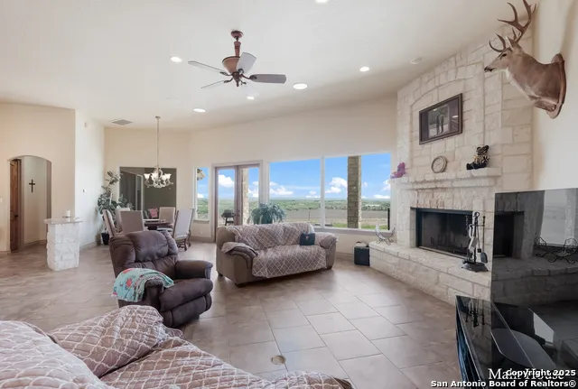 208 Private Road 378 Rio Medina, TX 78066