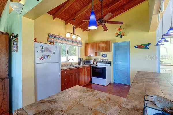 16 ALTURAS DE ZONI Culebra, PR 00775
