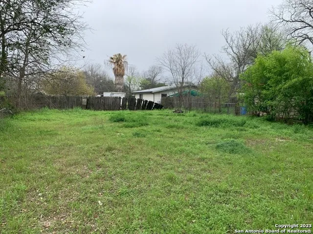 511 RILEY ST Seguin, TX 78155