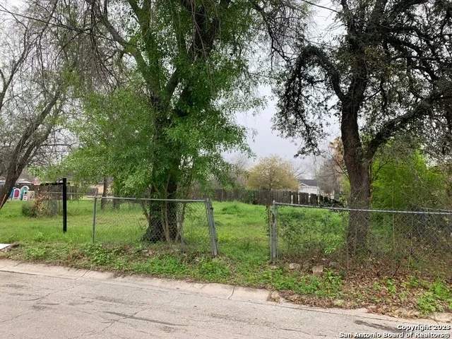 511 RILEY ST Seguin, TX 78155