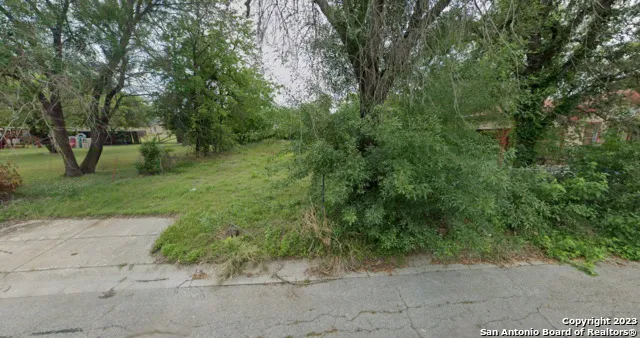 511 RILEY ST Seguin, TX 78155