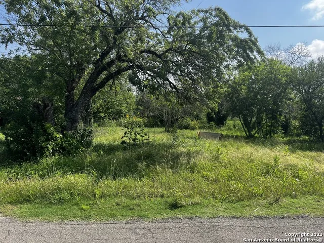 438 HAMPTON ST San Antonio, TX 78220