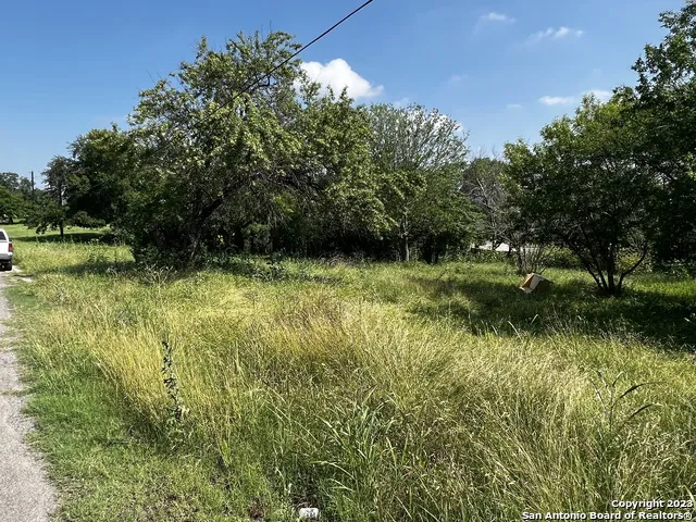 438 HAMPTON ST San Antonio, TX 78220