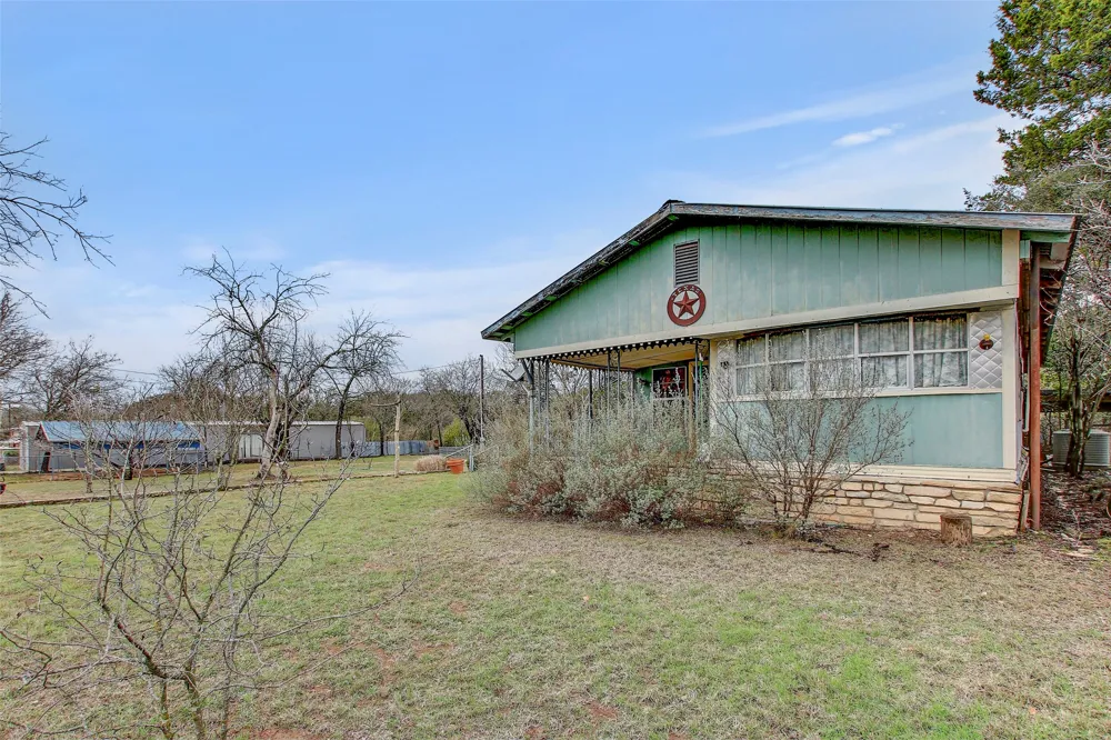 205 Singleton Drive Spicewood, TX 78669