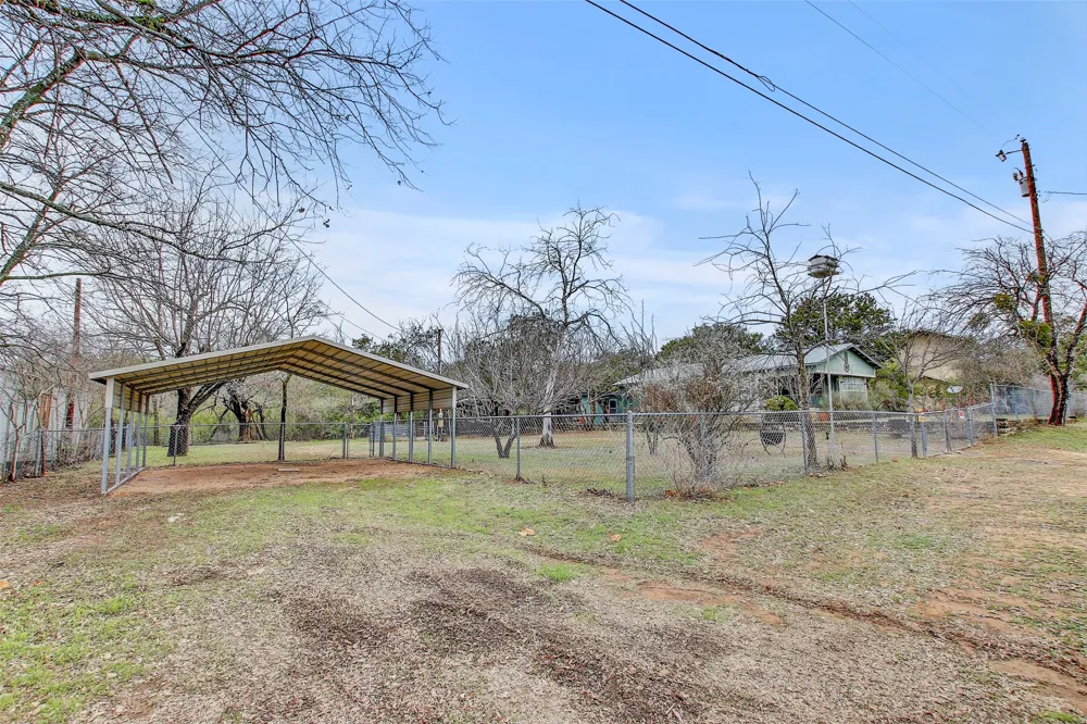 205 Singleton Drive Spicewood, TX 78669