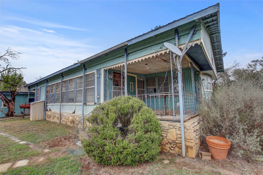 205 Singleton Drive Spicewood, TX 78669